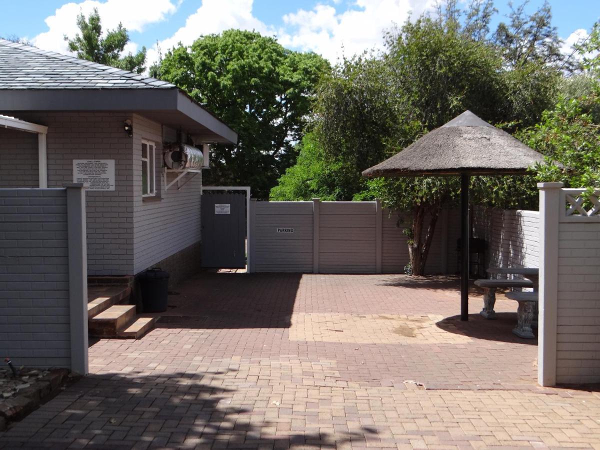 Credo Guest House Блоемфонтейн Екстериор снимка